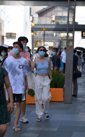 摄神街拍作品 – 震惊，豪放的小姐姐