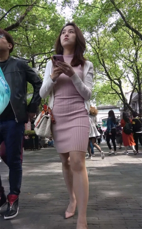 性感粉色短裙好身材气质高跟美女