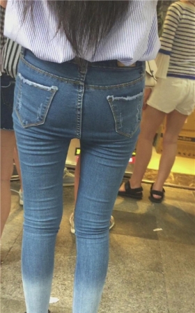 长发牛仔裤小妹