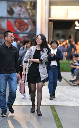 文静般的黑丝办公室O