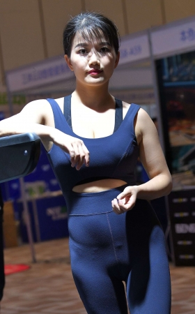 充满阳光的小姐姐 [14P]