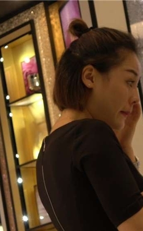 4K – 街拍肉丝袜美足销售大美女 [369 MB/MP4]