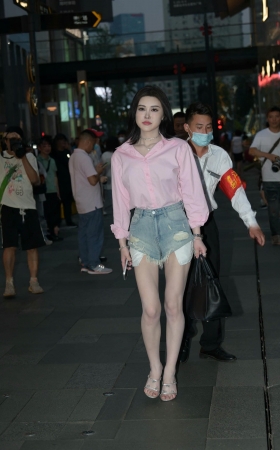 美腿热裤粉色衬衫美女 [21P]