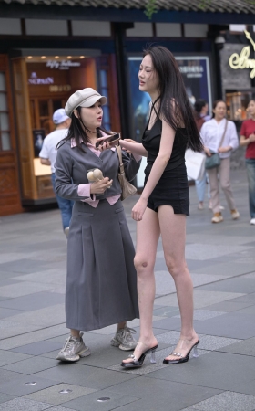 长发高挑美女
