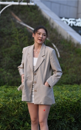 小西服美女(73P)