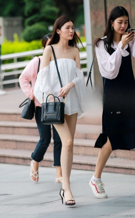 白嫩苗条 [13P]