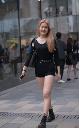 笑起来牙齿好白