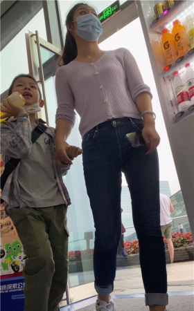韵味蓝牛丰腴美女