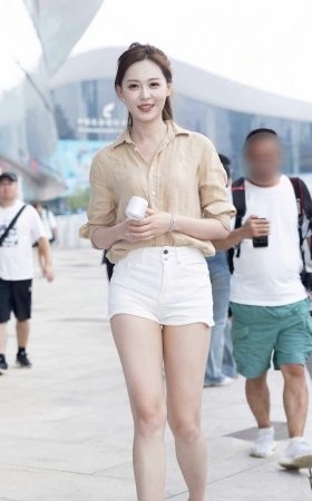 LB538-46P 成都车展-哇塞小龙鼠姐姐的腿也太长太美了吧 8P
