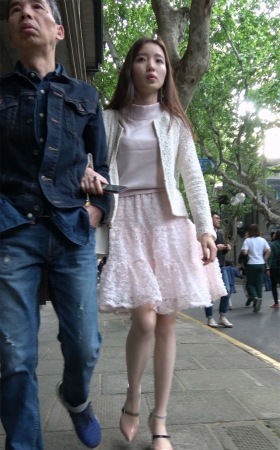 粉色裙丝袜甜美靓妹