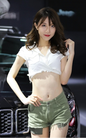军绿色热裤车模小姐姐第一季143P