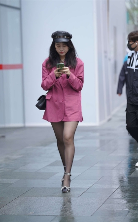粉色西装消失装