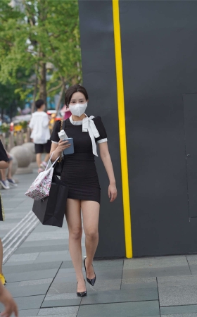 简约黑色修身裙