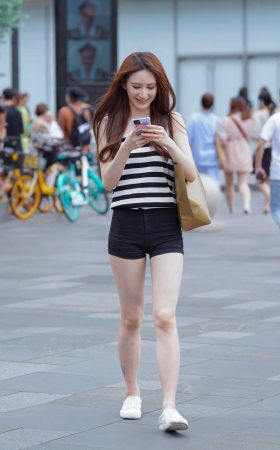长腿美眉 好白啊 [24P]