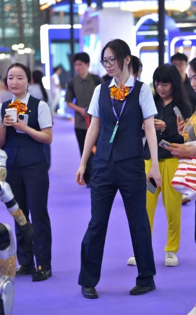 几位银行职业制服工作人员 [17P]