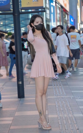 粉裙美眉 [14P]