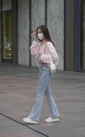 高挑的紧牛美女3A8238[2.18G]
