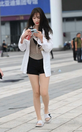 2564-50-69√万万没想到居然穿了丝袜-这正点啊～ 9P