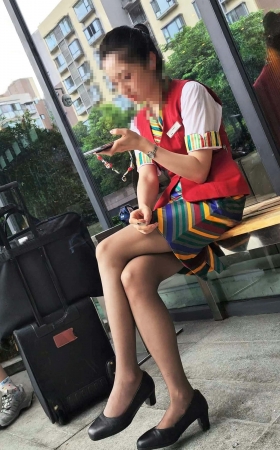 4K稀有场景酒店遇藏航空姐灰丝制服惊艳 4P