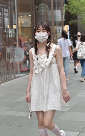 甜甜的可爱小姐姐