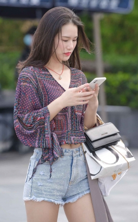 热裤甜美小姐姐 [15P]
