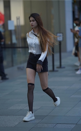 亭亭玉立的热裤美女(120P)