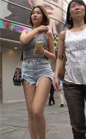 4K 高腰热裤吊带衫短发街拍美女