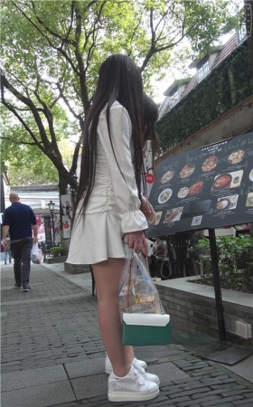 长发齐腰小姐姐