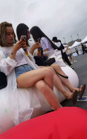 白皙美腿姐妹
