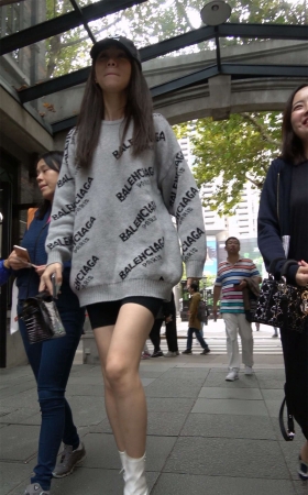 这美女身材得有两米高吧