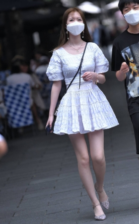高跟小白裙 [19P]