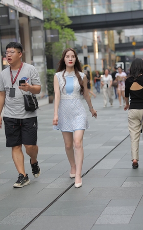 姑娘真娇美啊