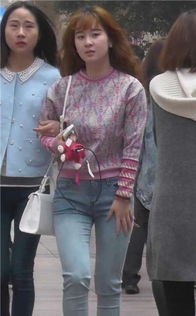 紧身蓝牛高跟苗条妹子超级甜美可爱 [3.16 GB]