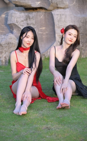 草地上的姐妹 [25P]