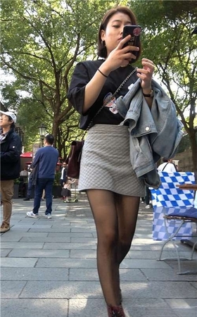 4K – 街拍黑丝大头皮鞋黑衣服MM [1.38 GB/MP4]
