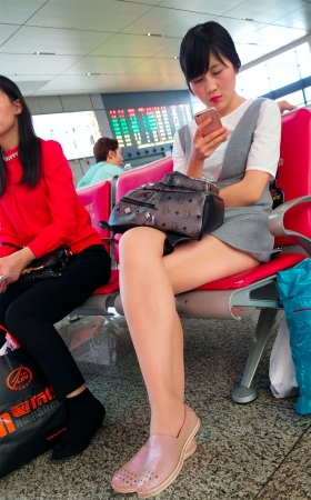 等车的漂亮美妞