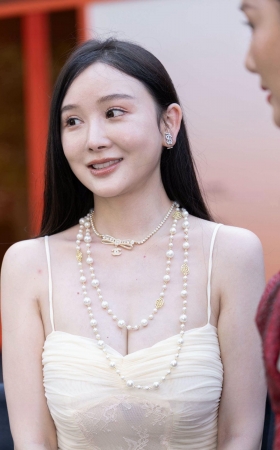 LB151-176P 上海时装周-百万网红模特Zeng丽燕的美胸玉足