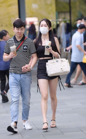 白皙大白腿女友 [15P]