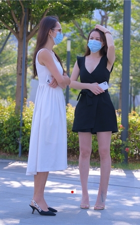 V领黑裙美女(29P)