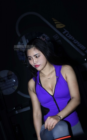 单车上的漂亮女郎 [25P]
