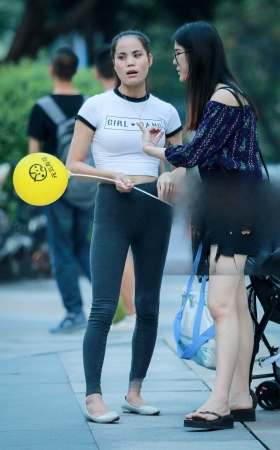 带小孩的妈妈 [15P]