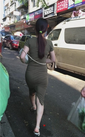 连体包臀长裙美妇