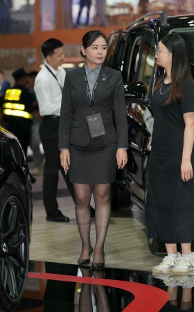 大奔的韵味气质美女销售顾问 [19P]