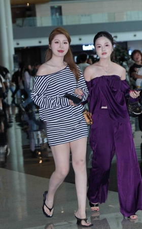条纹辣妹丝绒姐妹花 [11P]