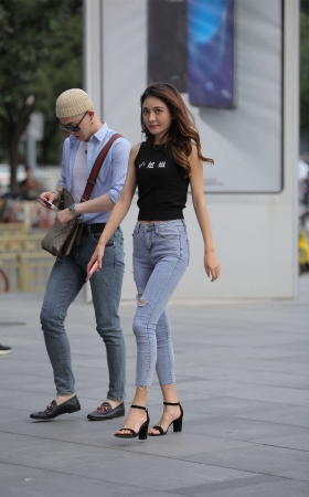 窈窕小蛮腰牛仔小姐姐