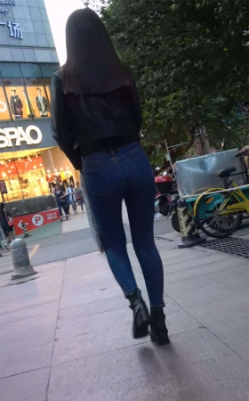 紧身牛仔美女