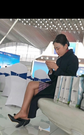 4K机场偶遇南航空姐超薄肉丝高跟挑鞋震撼 5P