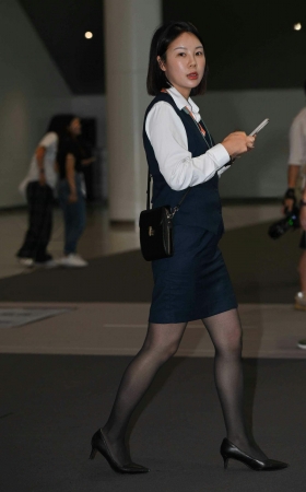 2563-48-45√白衬衫马甲黑丝商务车短发销售 10P