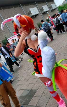 玩cosplay的丰满少女外拍