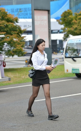 白衬衫黑丝女孩儿 [20P]